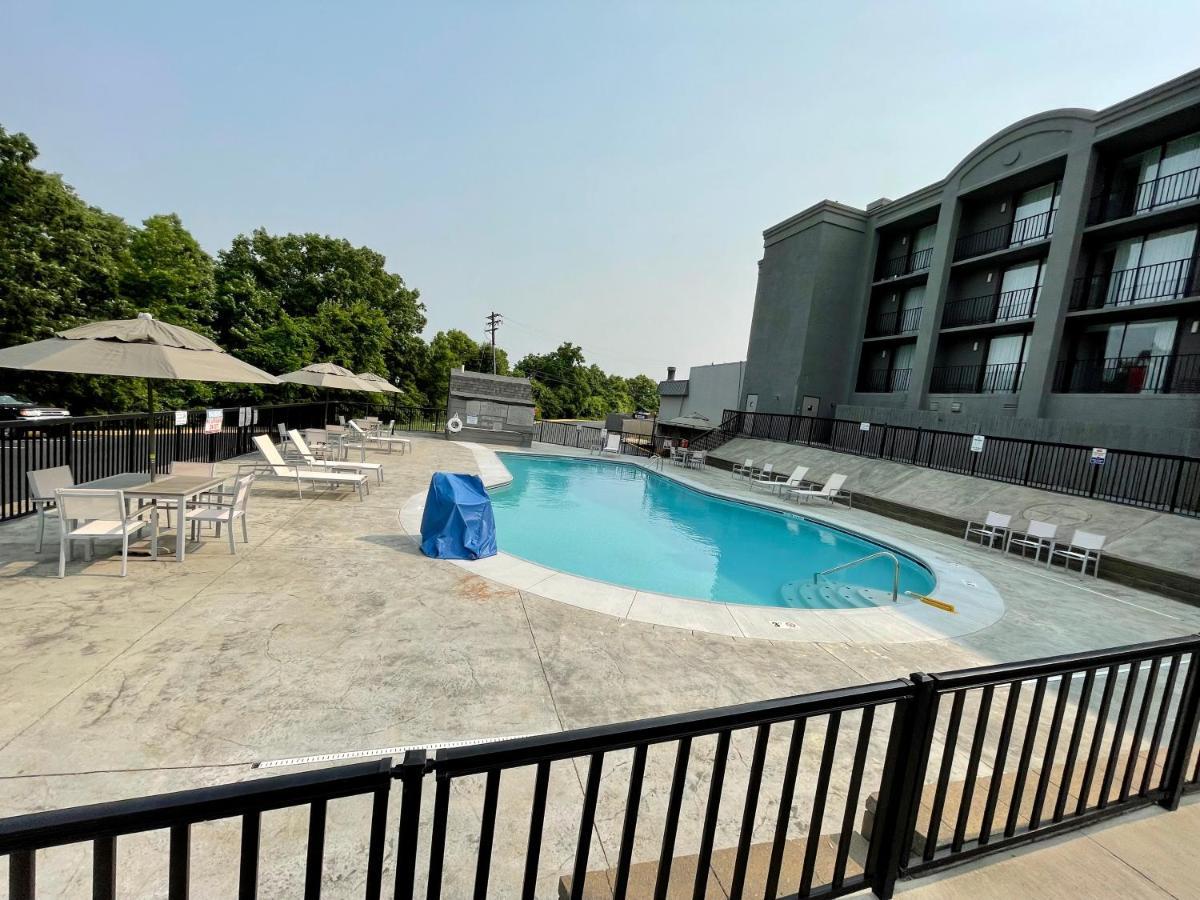 Country & By Radisson, - Cincinnati South Hotel Erlanger