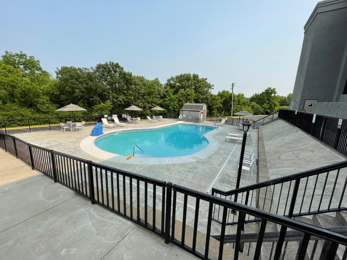 Country & By Radisson, - Cincinnati South 2*