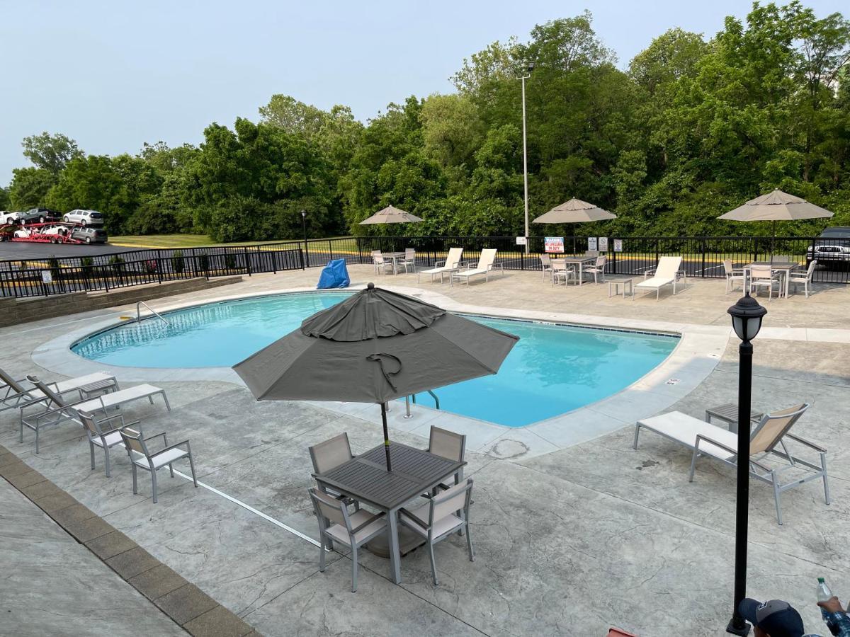 Country & By Radisson, - Cincinnati South Hotel Erlanger